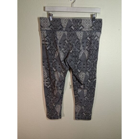 Victoria's Secret Capris Leggings Aztec Tribal Geometric Yoga Gym Workout Large - Picture 2 of 5